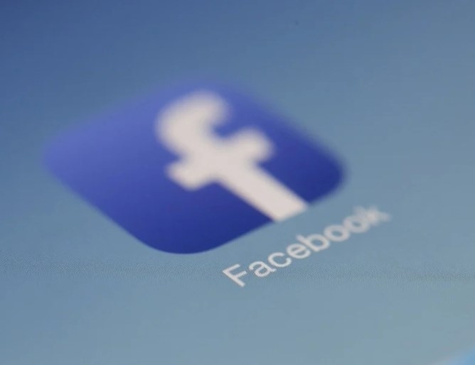 Фейсбук отменя забраната си за публикуване на рекламни клипове по
