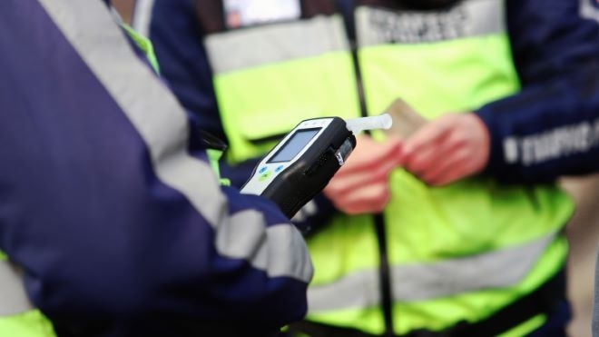 Спипаха почерпен мъж да върти волана във Врачанско съобщиха от