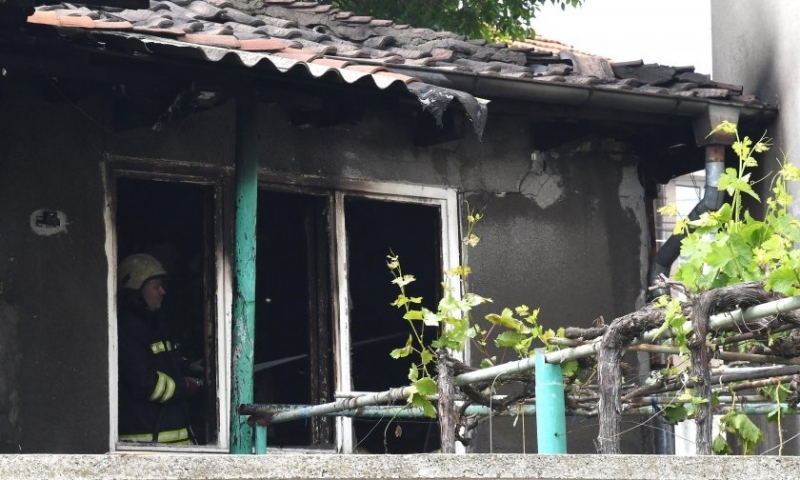 Мъж загина при пожар в дома си в Хасково