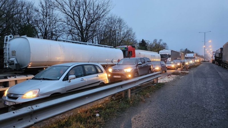 Отново транспортна блокада около Дунав мост при Русе през последните