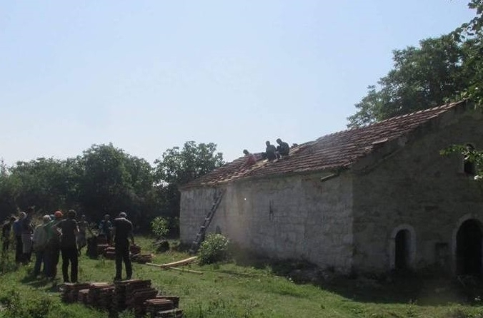 В Дреновец ремонтират едната от двете църкви във видинското село-