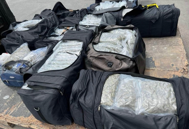Служители на Митнически пункт Лесово откриха 97 952 кг марихуана в