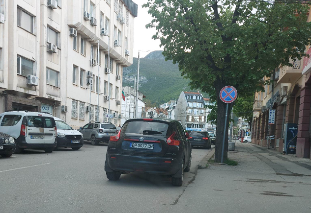 Блондинка вбеси врачани с наглото си паркиране научи агенция BulNews
