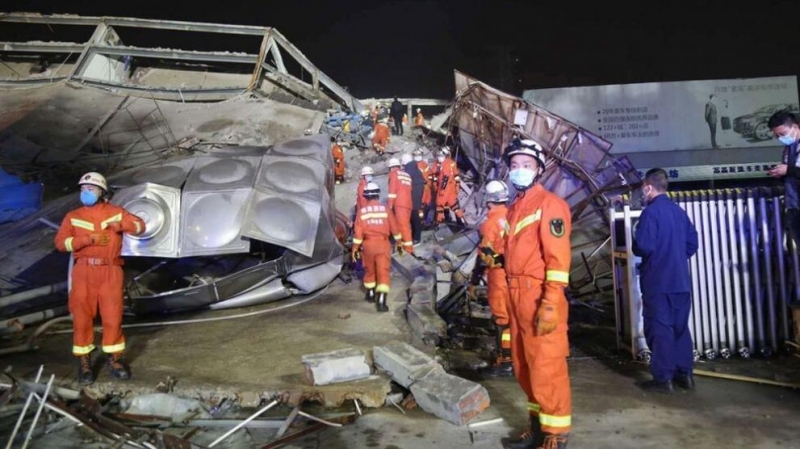 Най малко 20 души са загинали в пълния с хора хотел