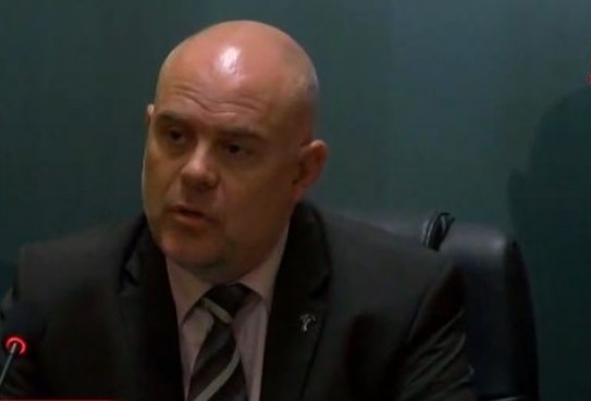 Посредникът е написал саморъчно обяснение 4 страници Човекът е държал