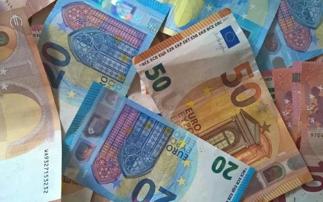 Коледни добавки ще има само за пенсионери на помощи