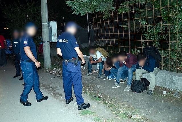 Полицейски служители са задържали иракчани укривали се в необитаема къща