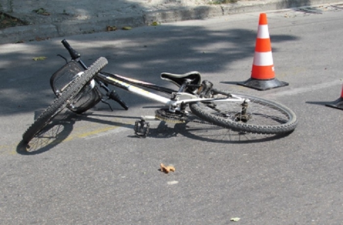 Шофьор на автомобил блъсна велосипедист в София и избяга от