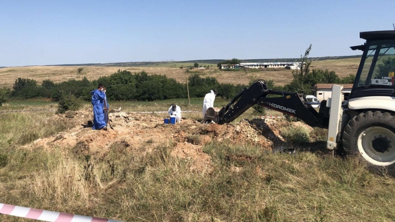 100 тона пестициди голяма част от тях загробени са открити