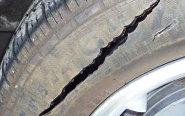 Бандити са срязали гумите на товарен автомобил във Врачанско съобщиха