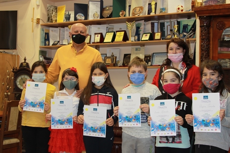 Учениците от клуб Родолюбие участваха в конкурс за детска рисунка
