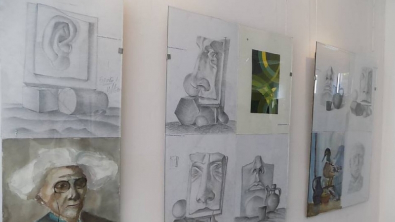 Учебни рисунки на млади художници ще видят днес ценителите на