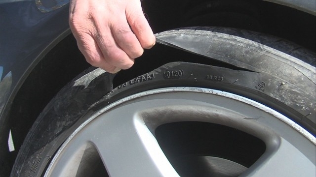 Полицаи заловиха мъж нарязал гумите на кола в Бяла Слатина