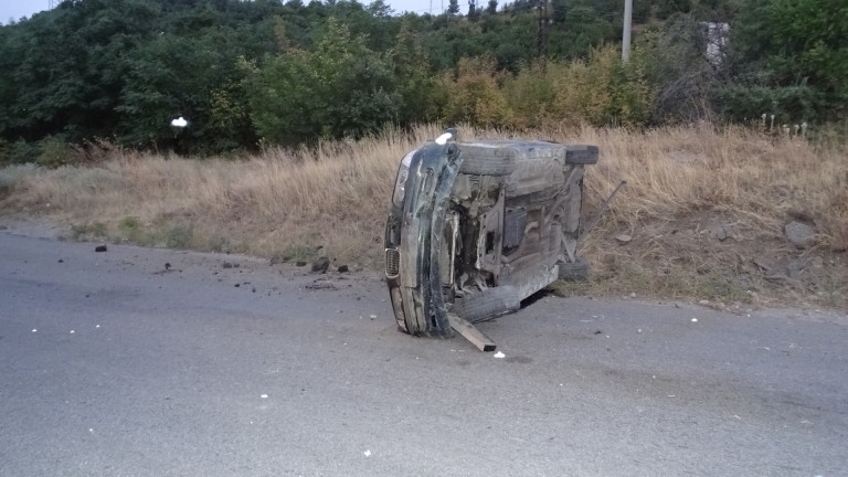 Шофьор на 34 години с отнета книжка катастрофира край Каварна след опит