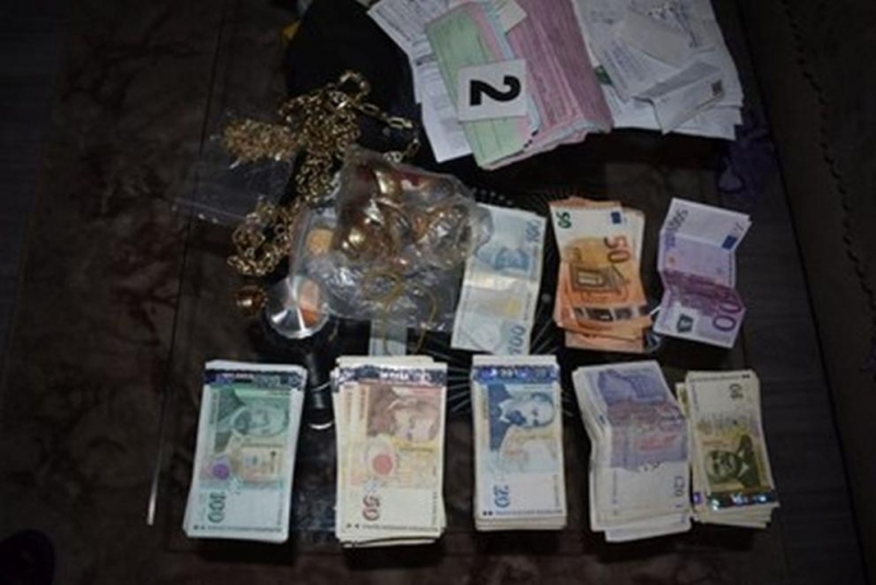 55 годишен мъж е задържан за незаконно лихварство в плевенското село съобщиха от