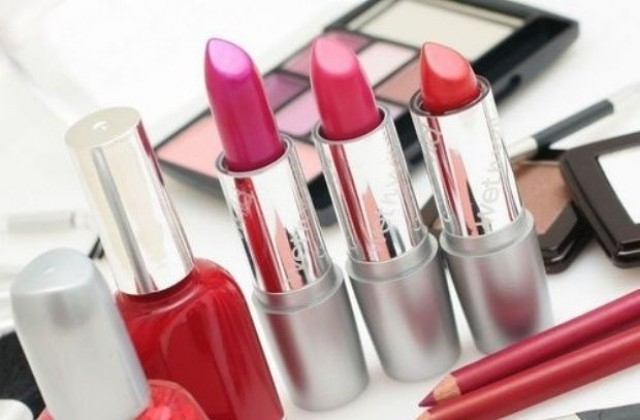 Крадла е задигнала козметика от магазин във Врачанско съобщиха от