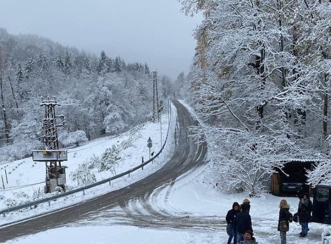 Важно за врачани! Снегът затвори пещерата "Леденика" /снимка/