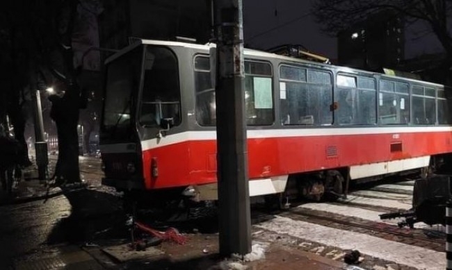 Дерайлирала е мотриса на трамвай №22 на ул Пиротска и