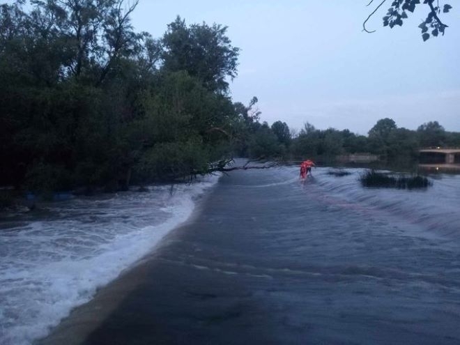 Спасиха две момчета от водовъртеж в река в Плевенско