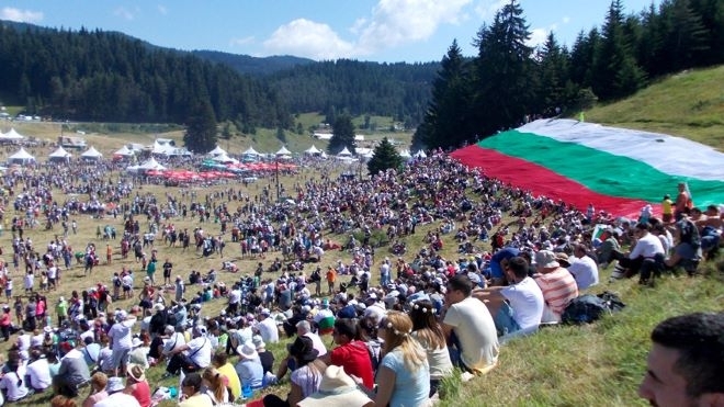 Десетки хиляди се събраха на Роженския събор където предстои кулминацията