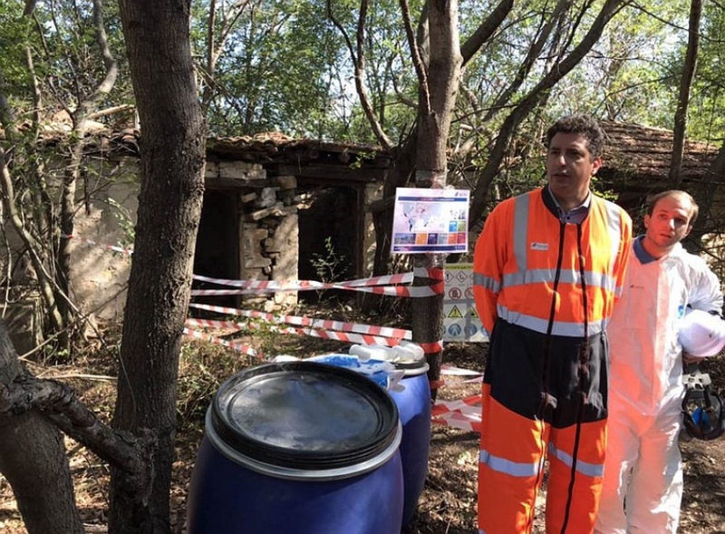 Откриха тонове опасни пестициди край старозагорско село при проверка на