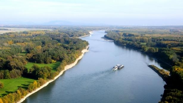 Забранява се къпането по поречието на река Дунав в района