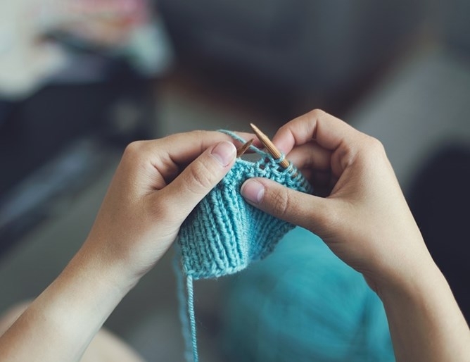 Шал изплетен от германка за да покаже колко е чакала