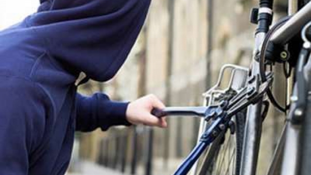 Униформени са спипали младеж който е откраднал колелото на възрастна