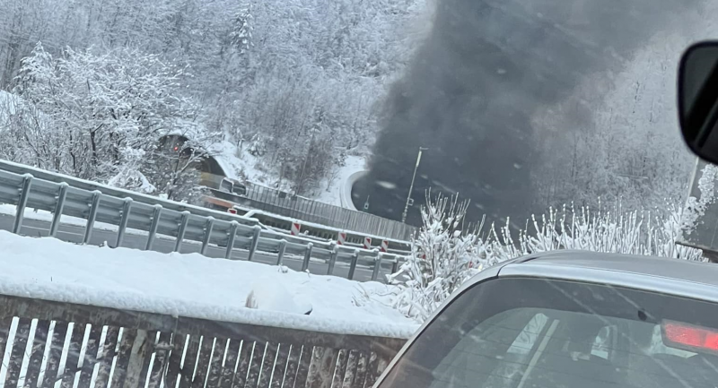 Пожар бушува в тунел Витиня на автомагистрала Хемус научи агенция