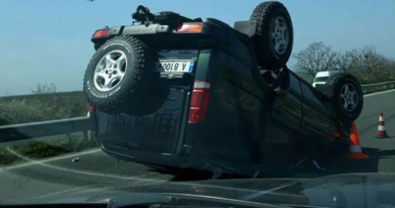 Джип се е обърнал по таван край Монтана научи информационна