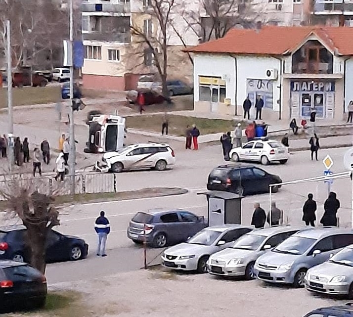 Извънредно! Страшна катастрофа във Видин, линейка се обърна на ...