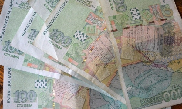 Полицията успя да хване двама телефонни измамници подмамили 11 годишно момиче