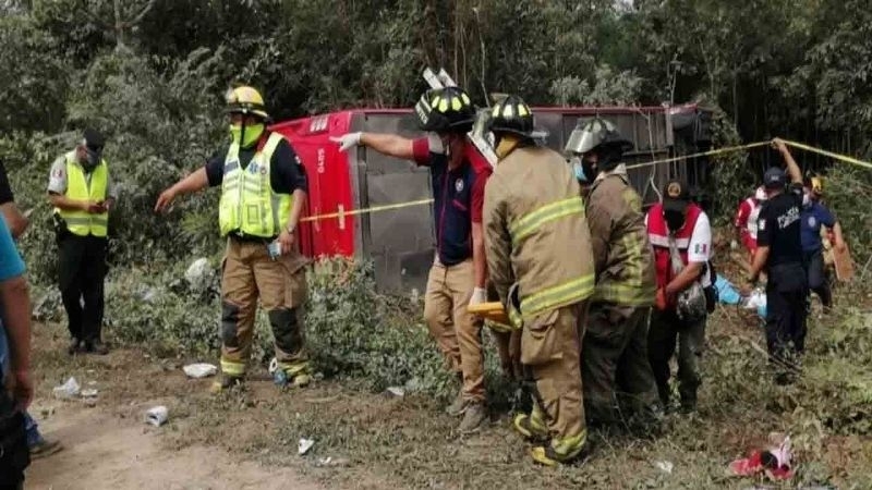 27 души загинаха и 20 бяха ранени след като автобус