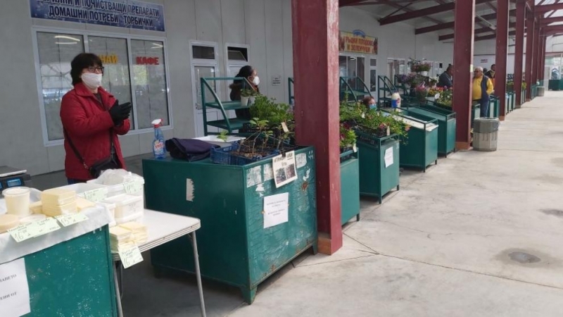 Десетки търговци бяха изгонени от пазара в Раднево в разгара