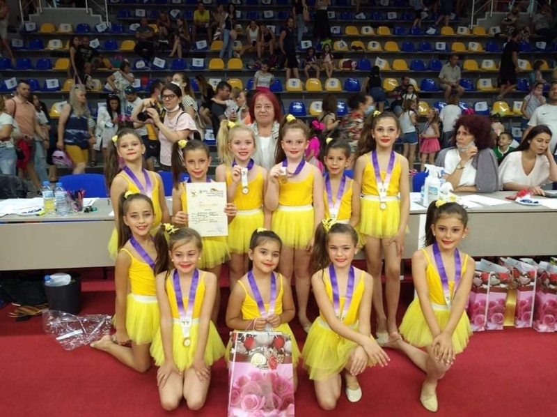 Три златни медала спечелиха гимнастичките на ЖКХГ „Анелия“ - Мездра