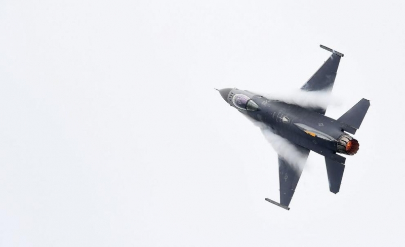 Одобриха плащането на първата вноска за осемте самолета F-16