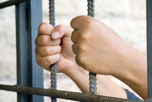 С наказание от 4 месеца „лишаване от свобода“ при строг