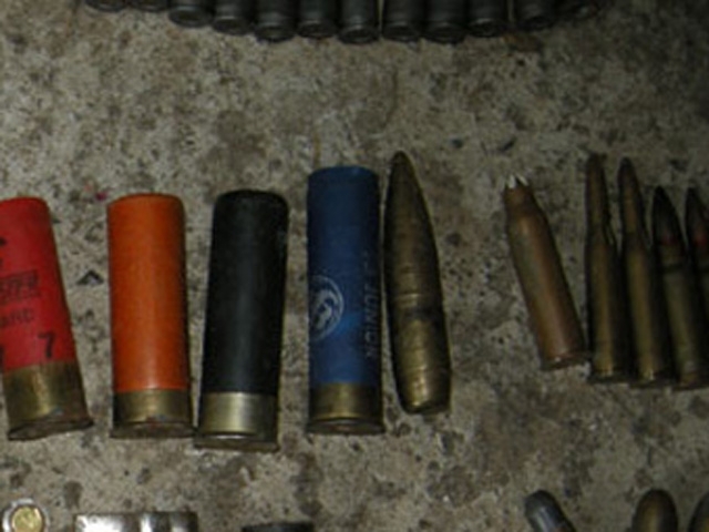 Ченгета откриха незаконни боеприпаси в дома на младеж в Монтанско