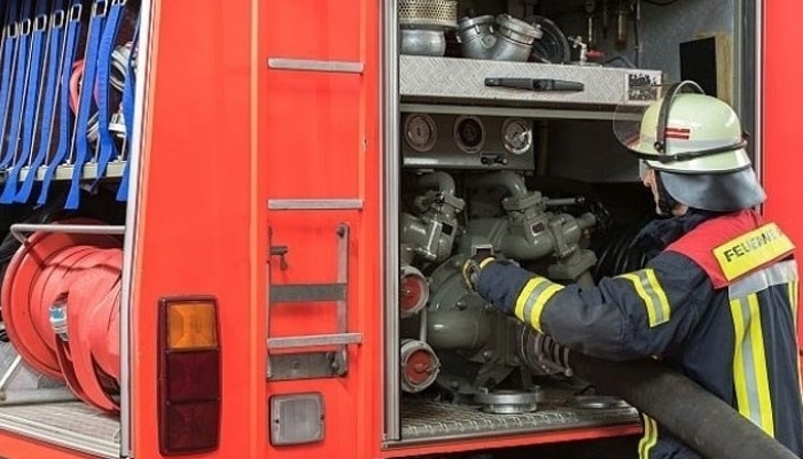 Седем пожарникари от службата в Кърджали са извършили успешна операция