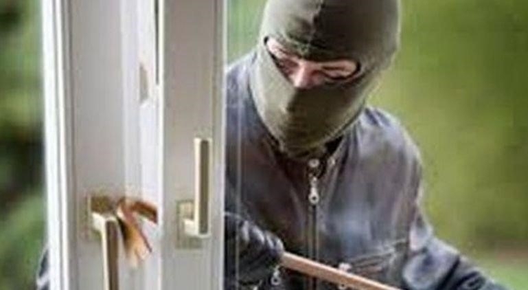 Апаш е нахлул през прозорец и е задигнал плазмен телевизор