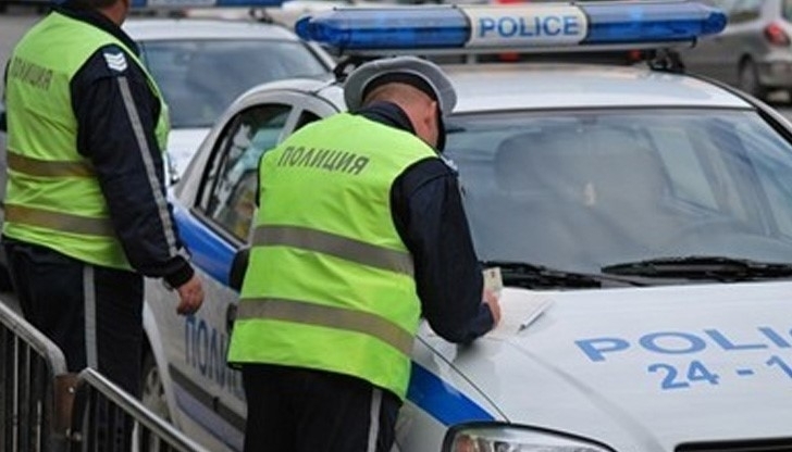 Полицията е спряла кола с нередовни номера в Козлодуй съобщиха