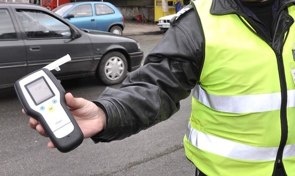 Ченгета спипаха двама мъже от Врачанско да карат МПС нафиркани