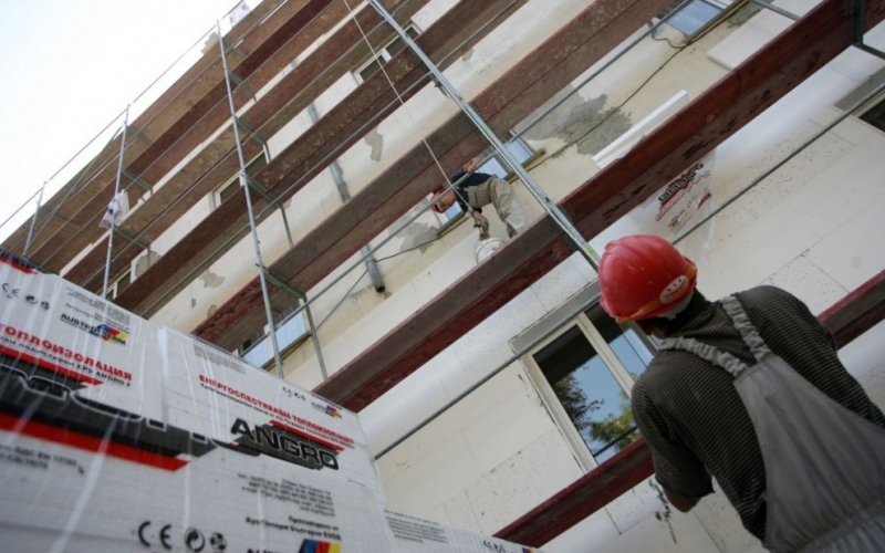Модернизирането на сградите на четири училища и двете детски градини