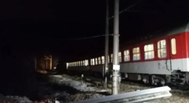 Влак помете кола на охраняем прелез близо до Разград, между
