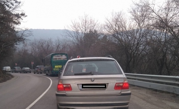 Сериозно задръстване се образува на пътя София Мездра в района