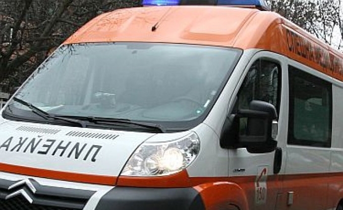 Безумие! Мъж едва не се взриви при опит да среже капсул-детонатор