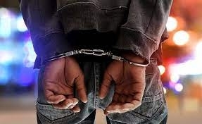 Задържаха мъж, влязъл въоръжен в парти център в Сандански