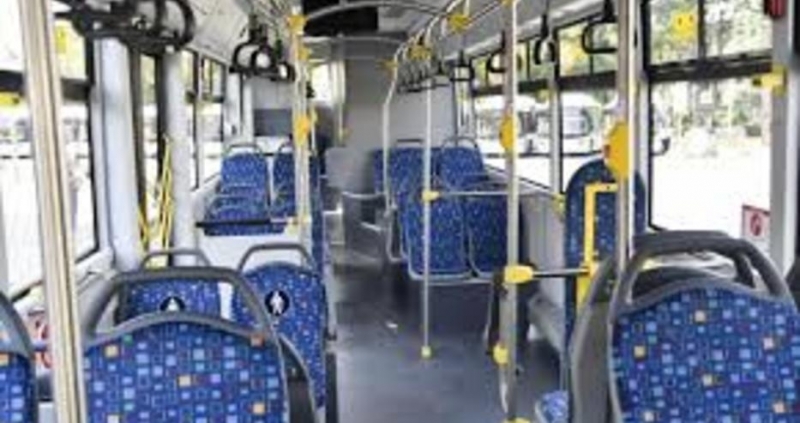 Младеж наби ученик в автобус в столичния градски транспорт заради