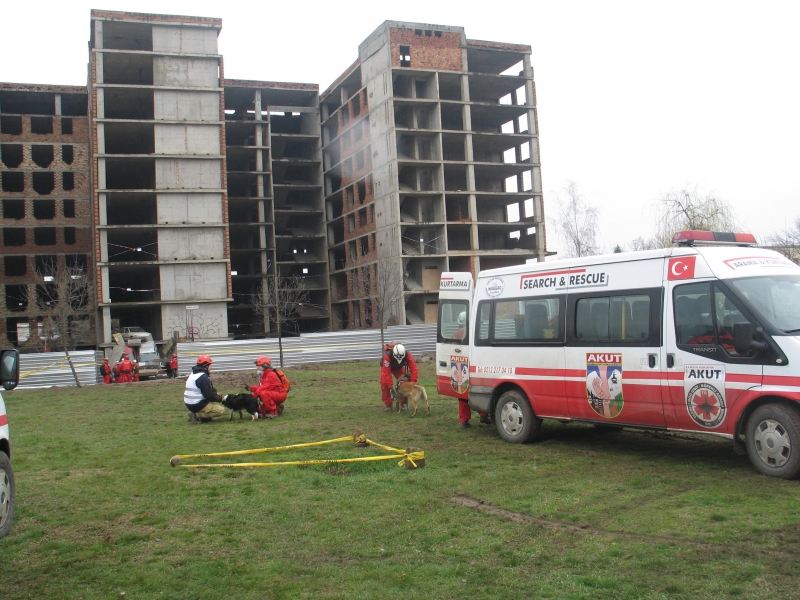 140 спасители и пожарникари от Грузия Дания Турция и Италия
