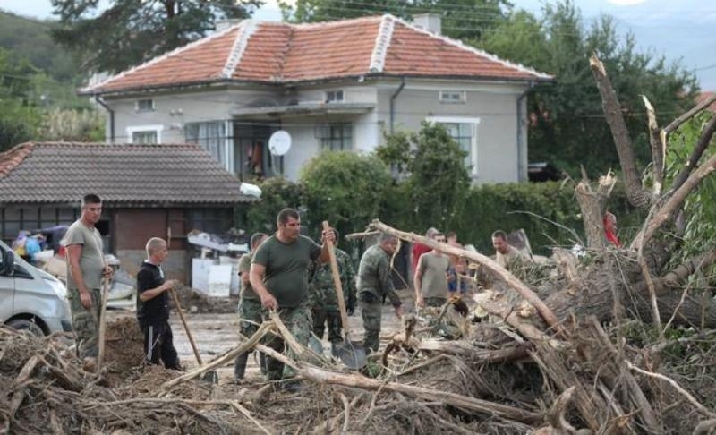 Общинският кризисен щаб в Карлово предупреди пострадалите от наводненията домакинства